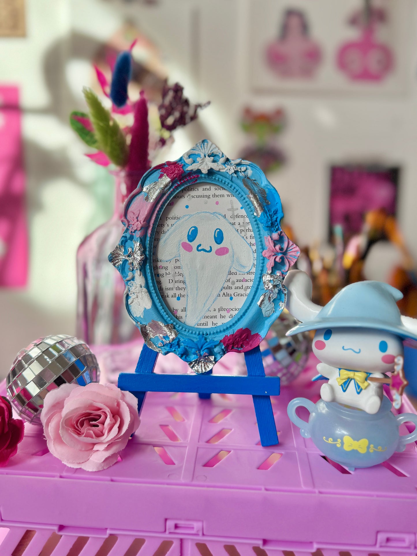 Cinnamon Roll Ghost Frame - Red Bow Collection